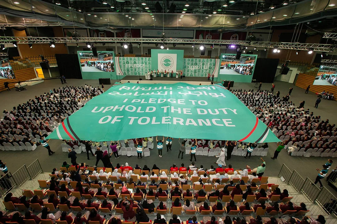 A high-energy youth event built around a giant shared banner, live performance and collective participation as expressions of tolerance and inclusion.